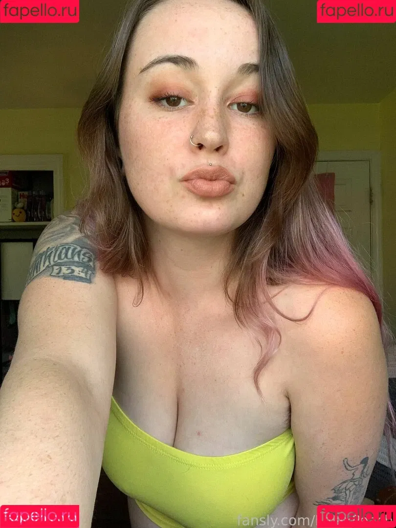LolaxPeach Onlyfans Photo Gallery 