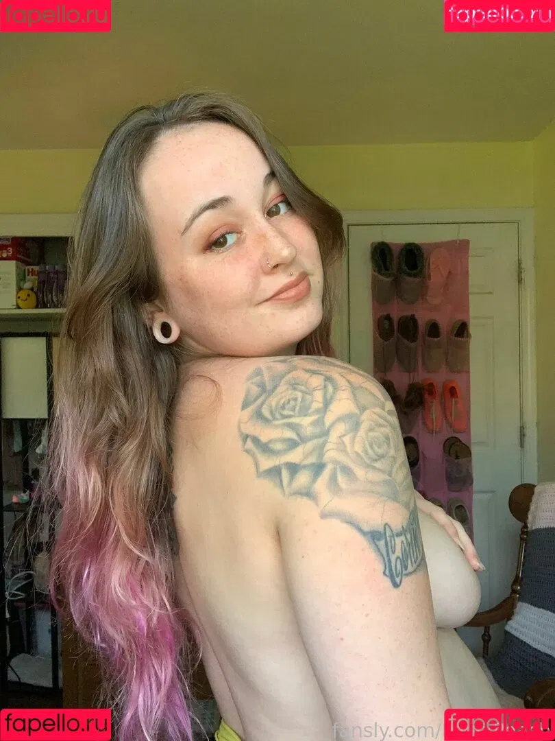 LolaxPeach Onlyfans Photo Gallery 