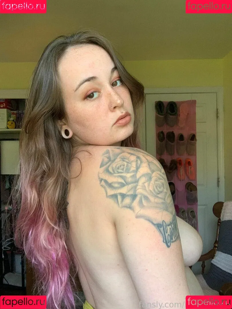 LolaxPeach Onlyfans Photo Gallery 