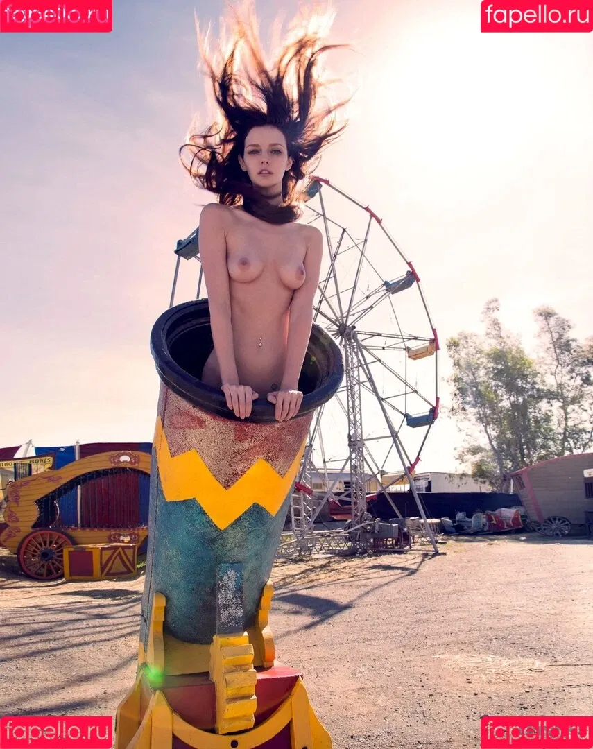 Lydia Hearst Onlyfans Photo Gallery 