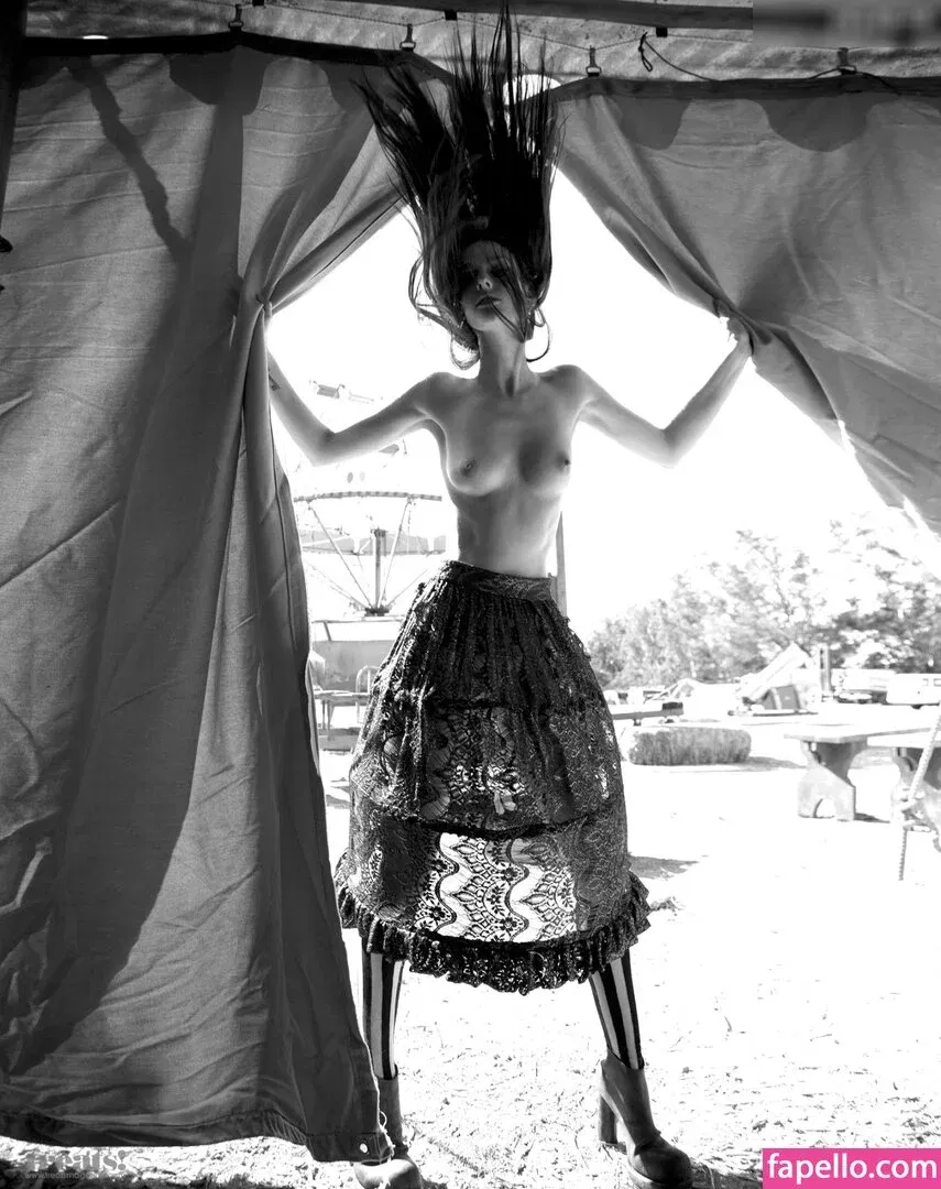 Lydia Hearst Onlyfans Photo Gallery 