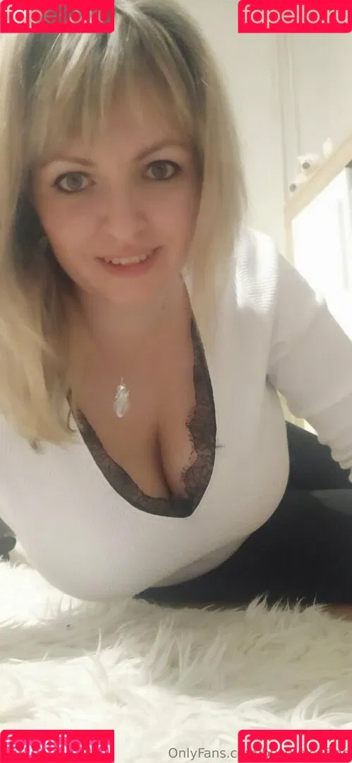 bustyelenfree Onlyfans Photo Gallery 