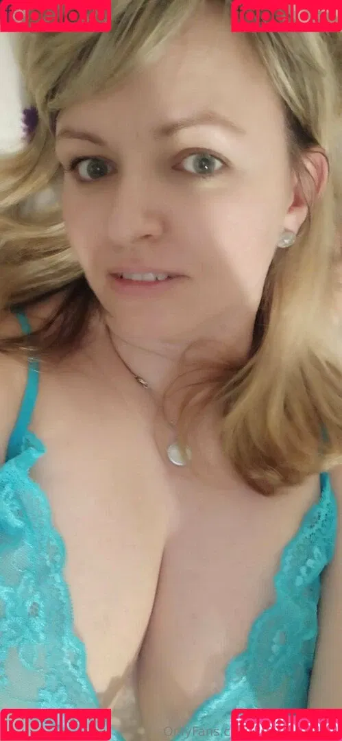 bustyelenfree Onlyfans Photo Gallery 