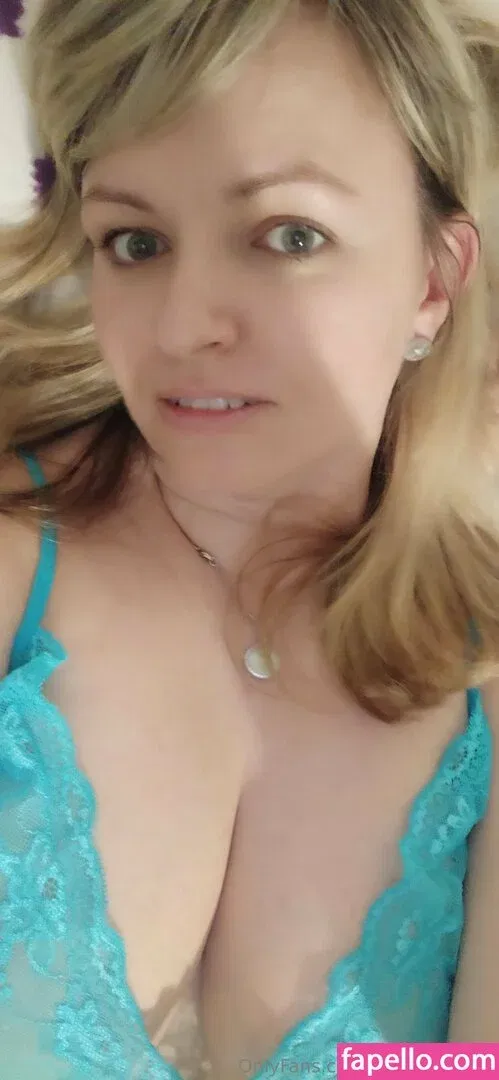 bustyelenfree Onlyfans Photo Gallery 