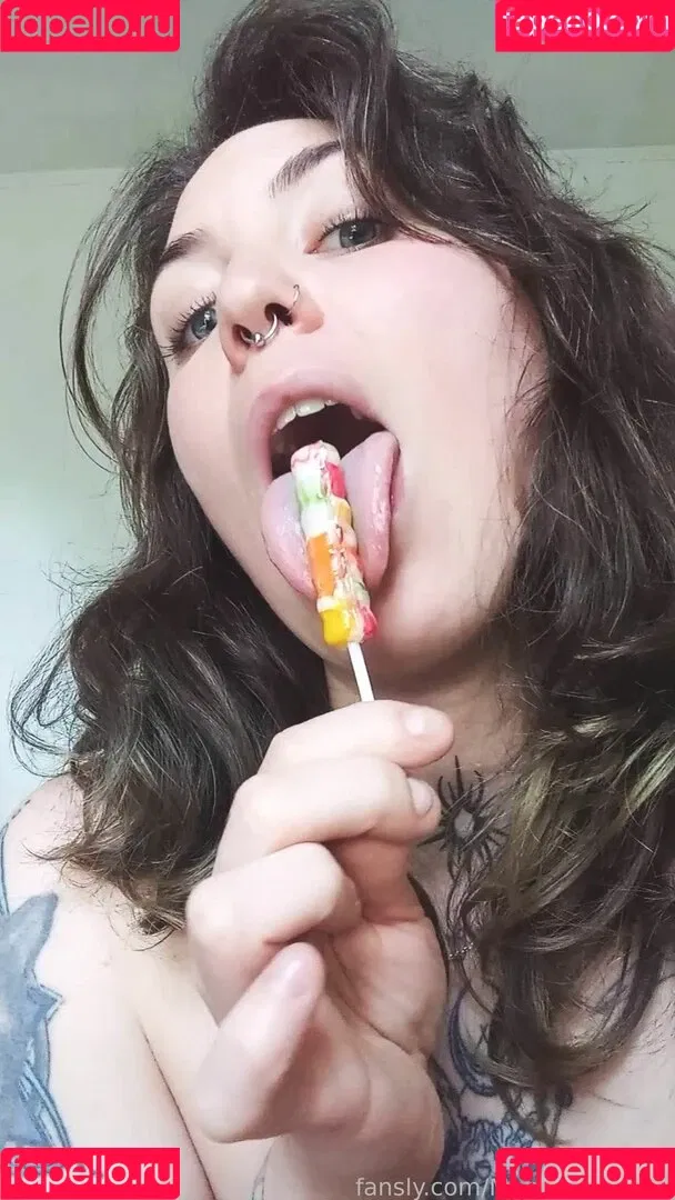 MandarinaWine Onlyfans Photo Gallery 