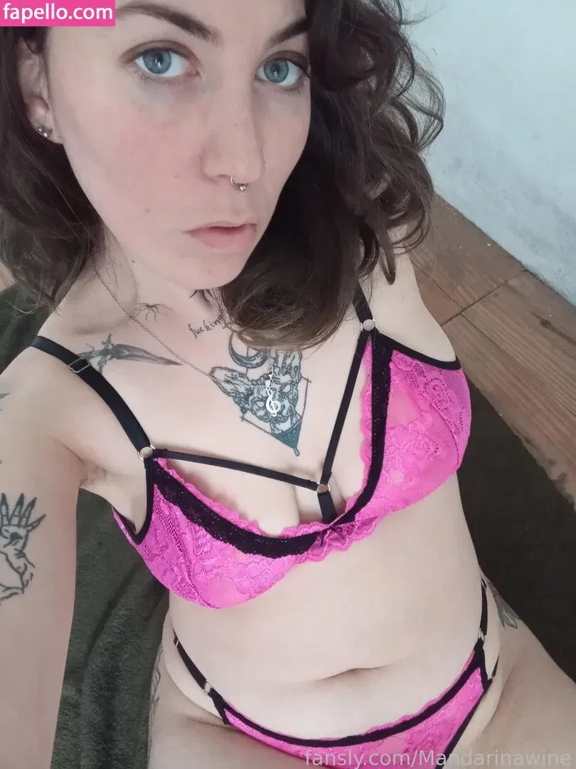 MandarinaWine Onlyfans Photo Gallery 