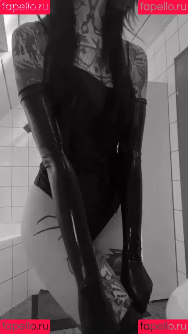 Alina Benson/Alinabnsn Onlyfans Photo Gallery 