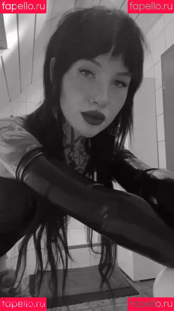 Alina Benson/Alinabnsn Onlyfans Photo Gallery 