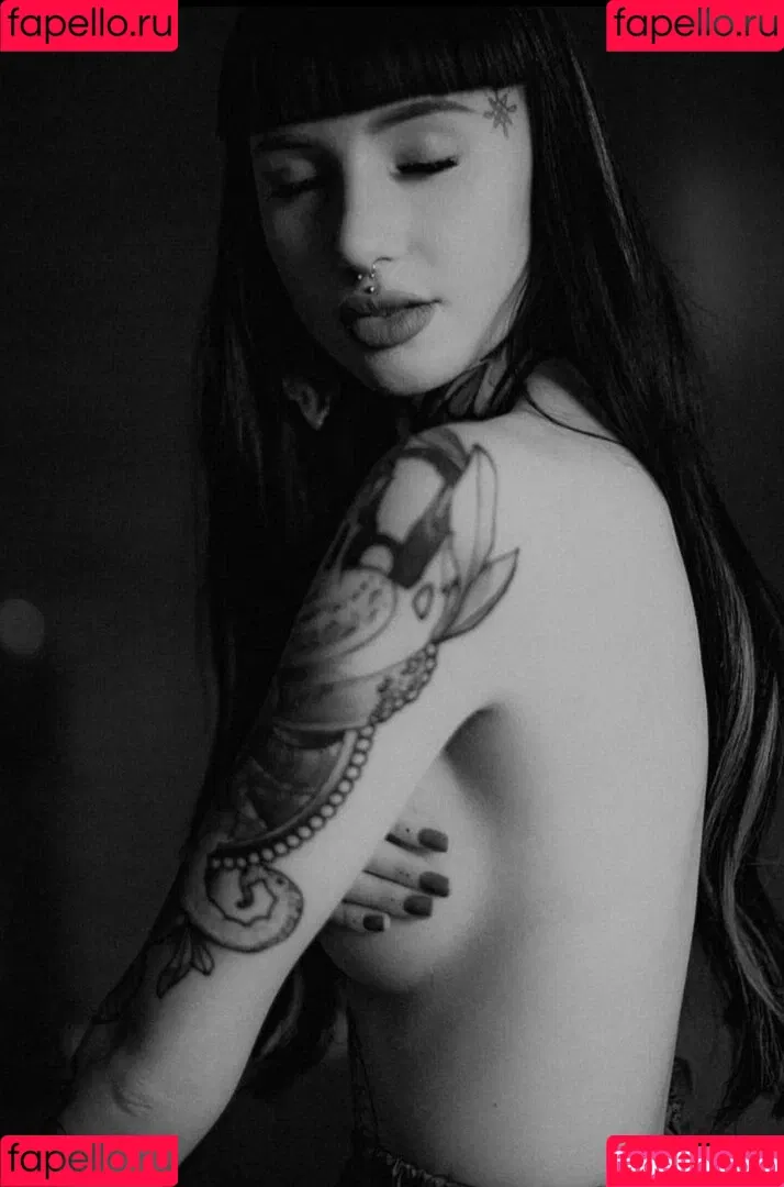 Alina Benson/Alinabnsn Onlyfans Photo Gallery 