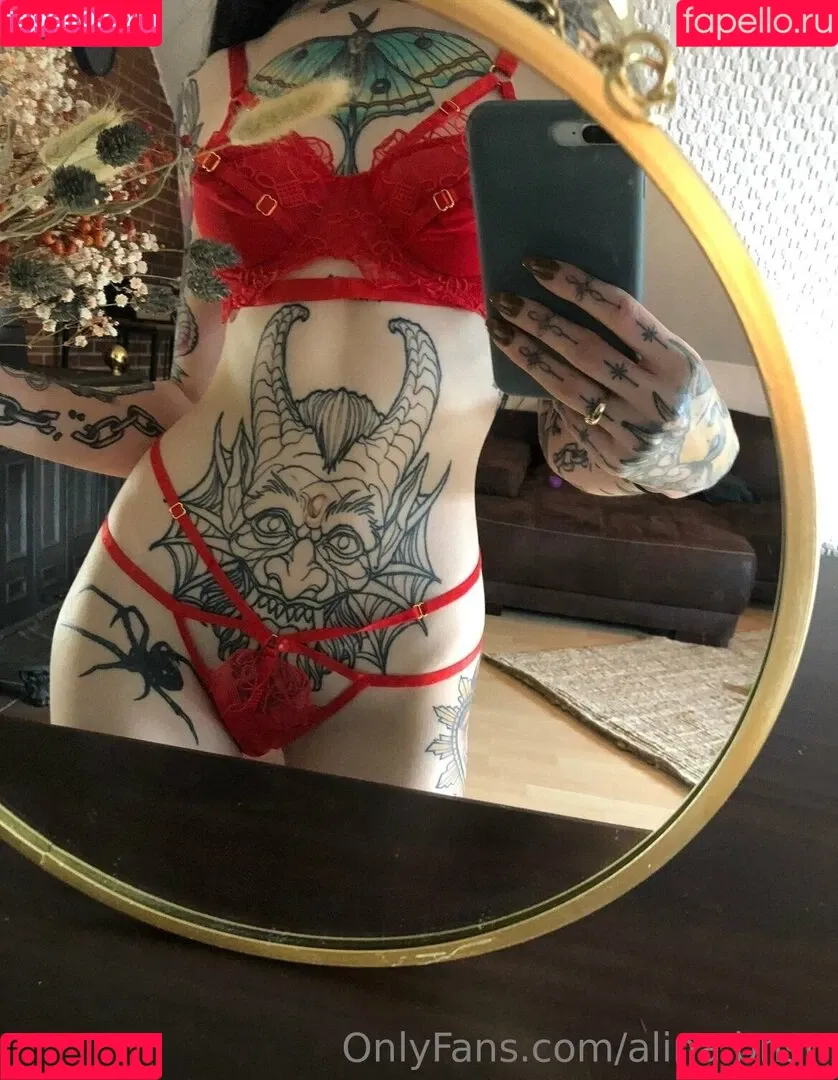 Alina Benson/Alinabnsn Onlyfans Photo Gallery 