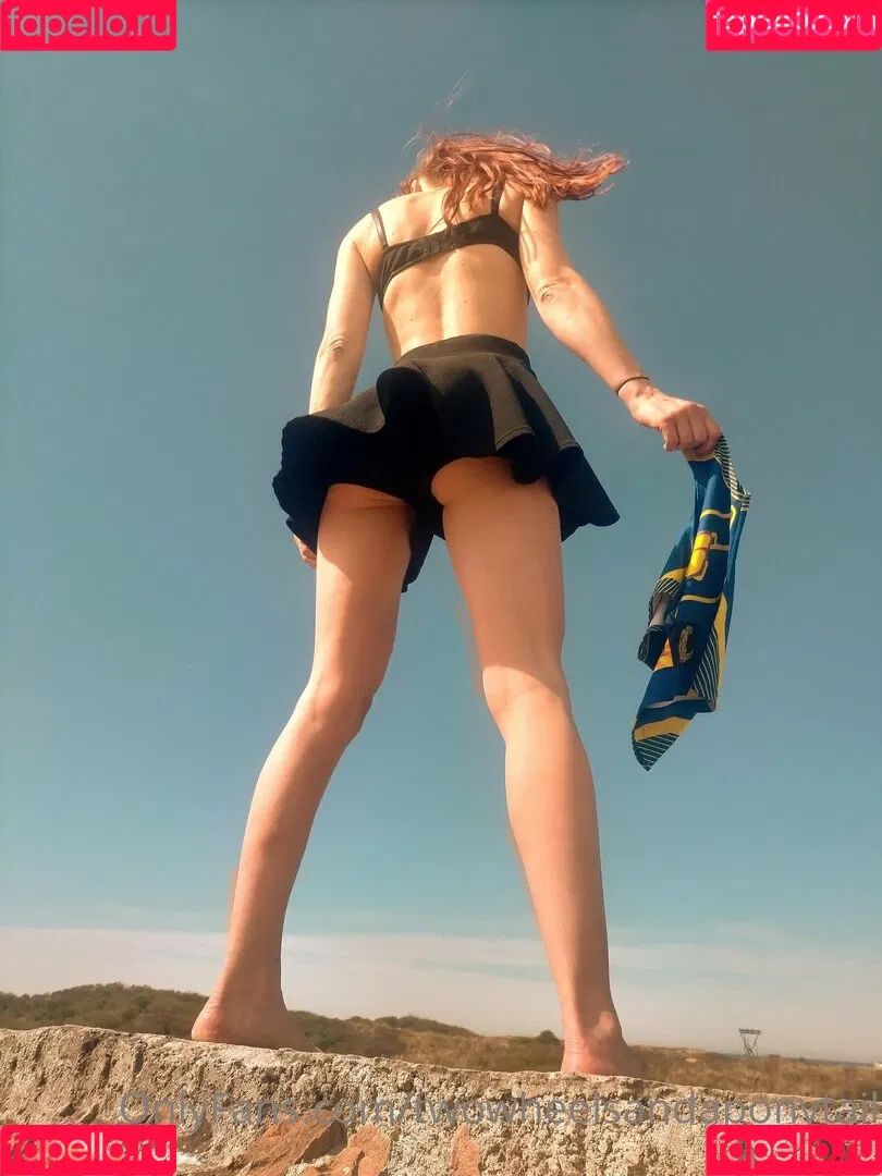 TwoWheelsAndAPonytail Onlyfans Photo Gallery 