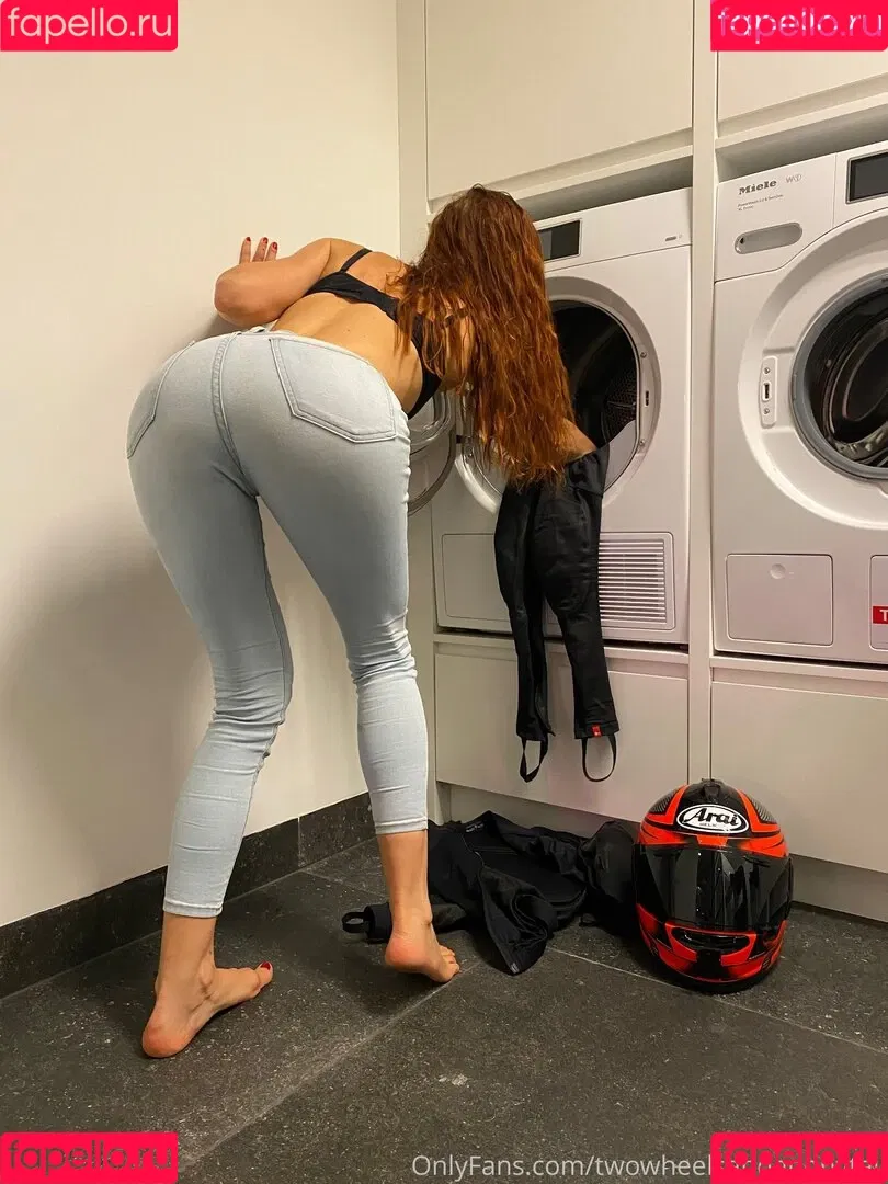 TwoWheelsAndAPonytail Onlyfans Photo Gallery 