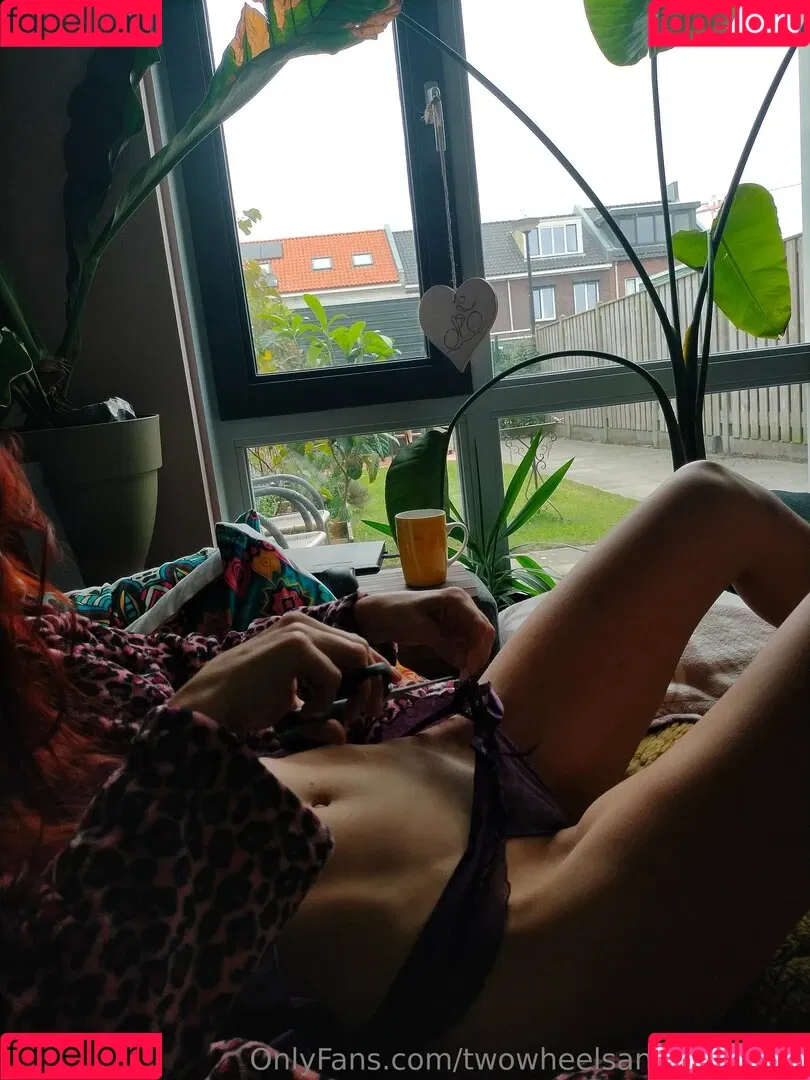 TwoWheelsAndAPonytail Onlyfans Photo Gallery 