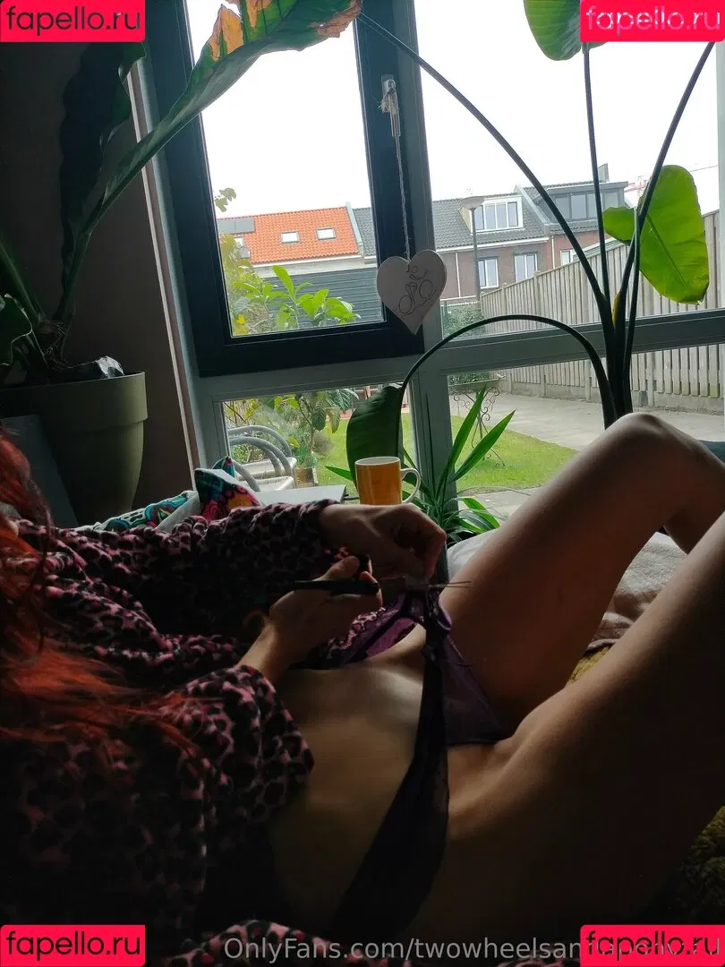 TwoWheelsAndAPonytail Onlyfans Photo Gallery 