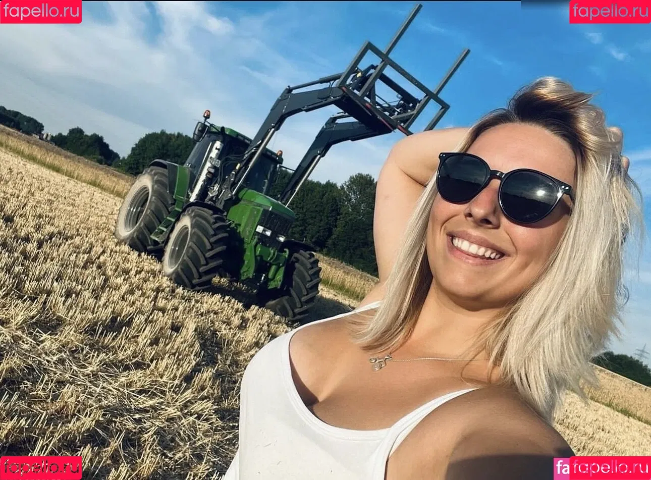 Alinas Landleben Onlyfans Photo Gallery 
