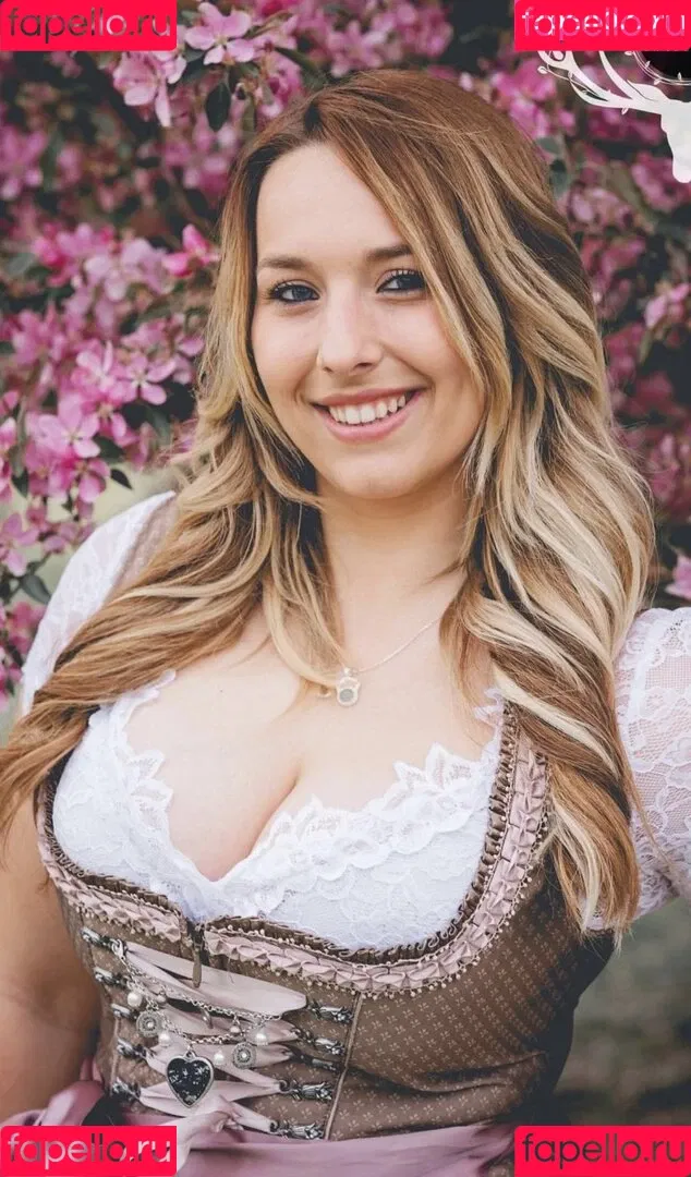 Alinas Landleben Onlyfans Photo Gallery 