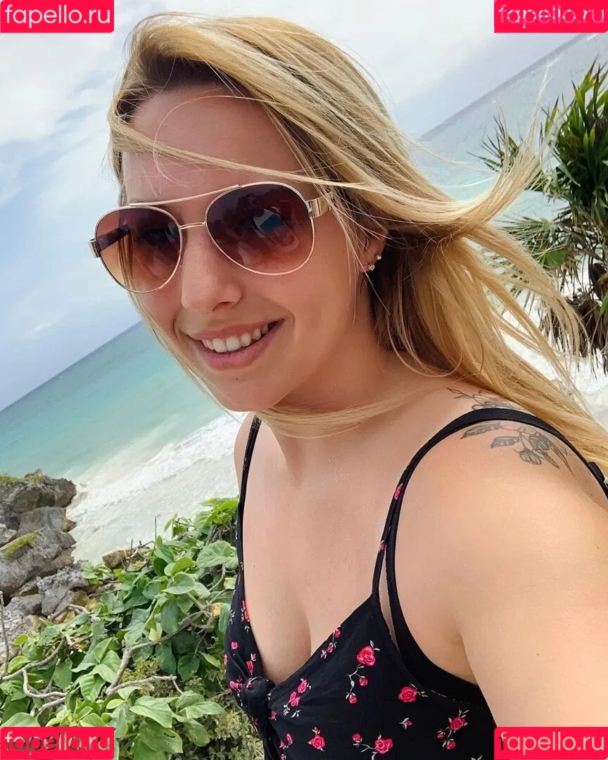 Alinas Landleben Onlyfans Photo Gallery 