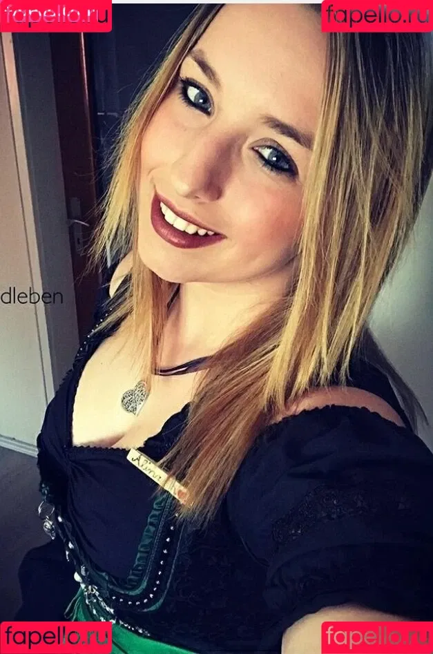 Alinas Landleben Onlyfans Photo Gallery 