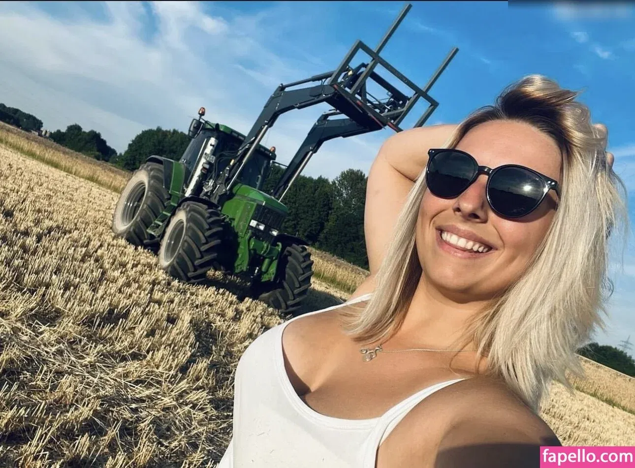 Alinas Landleben Onlyfans Photo Gallery 