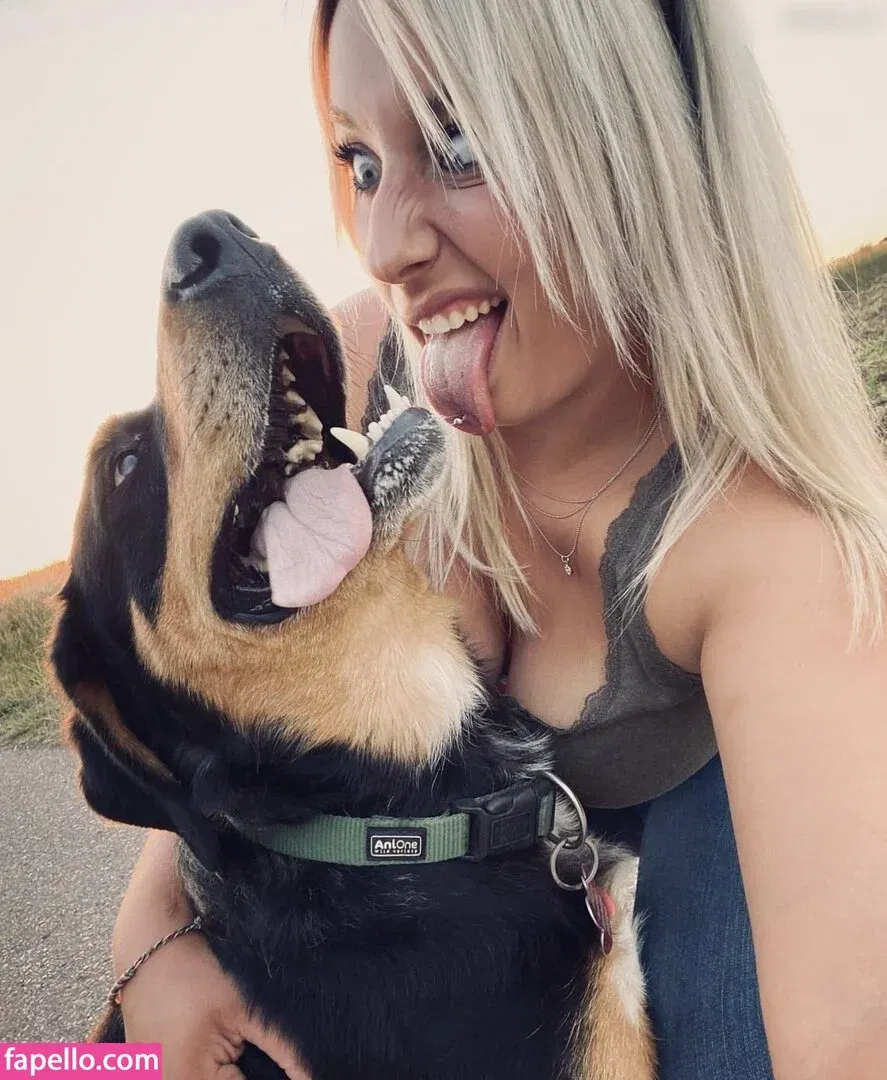 Alinas Landleben Onlyfans Photo Gallery 