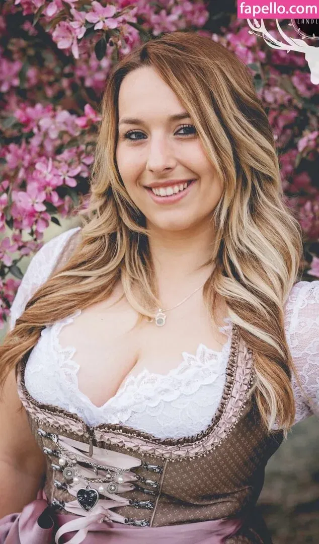 Alinas Landleben Onlyfans Photo Gallery 