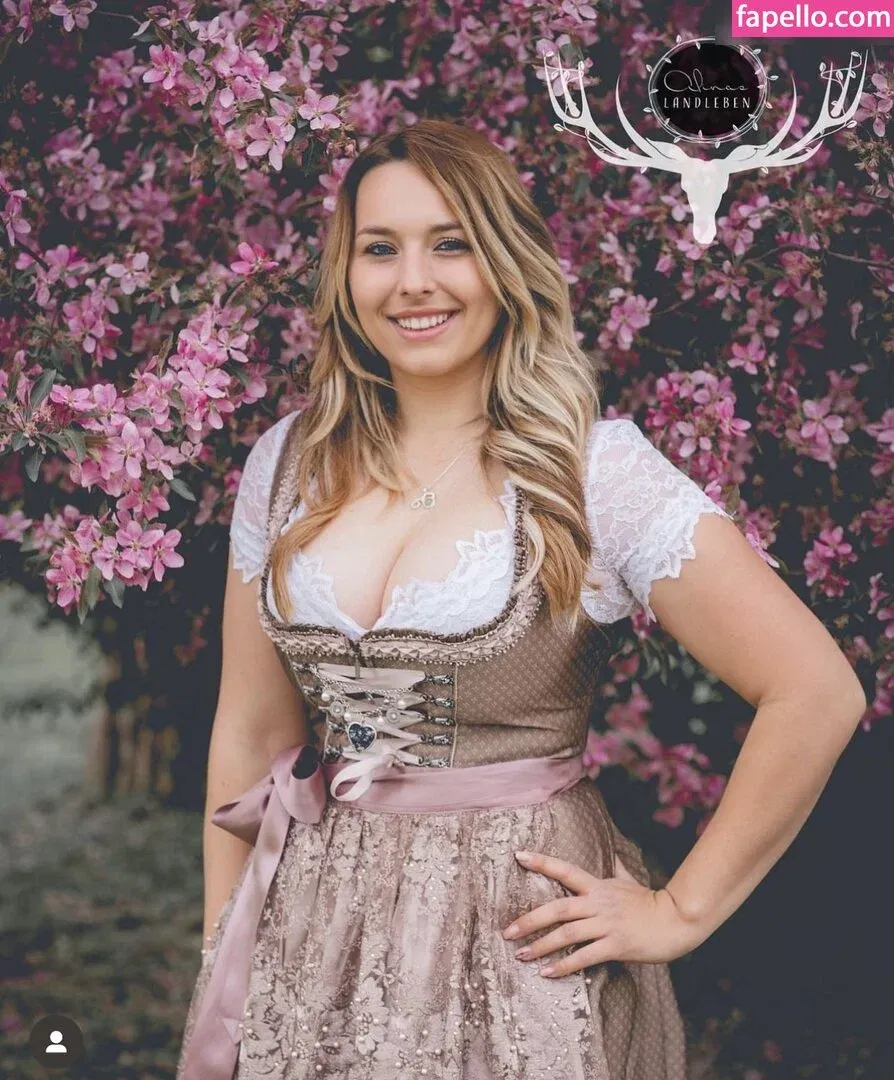 Alinas Landleben Onlyfans Photo Gallery 