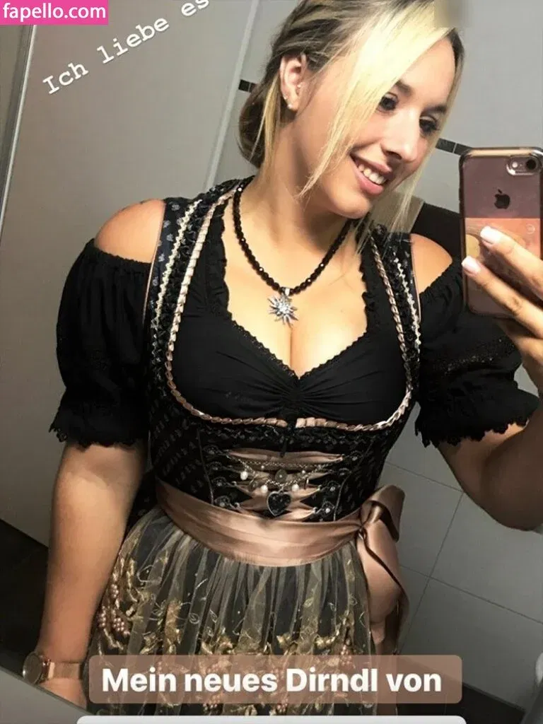 Alinas Landleben Onlyfans Photo Gallery 