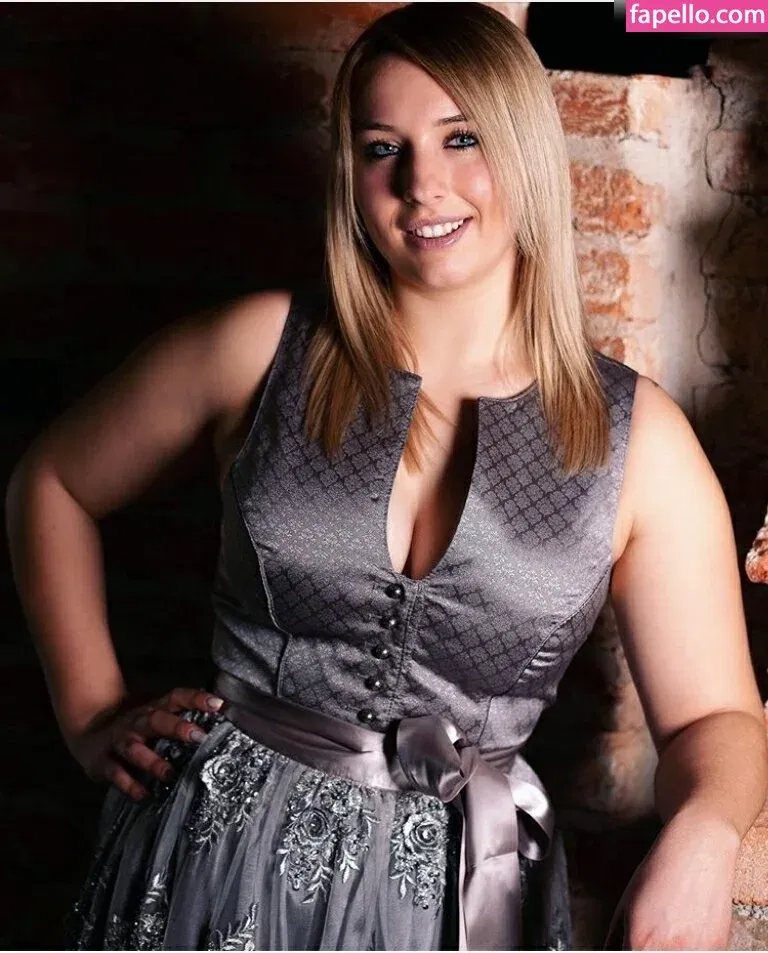 Alinas Landleben Onlyfans Photo Gallery 