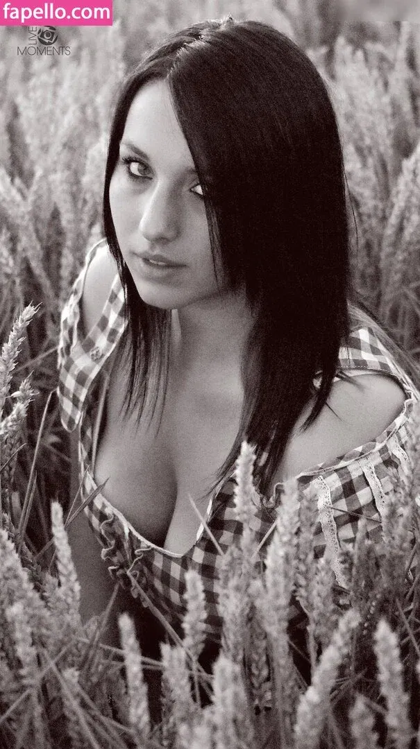 Alinas Landleben Onlyfans Photo Gallery 