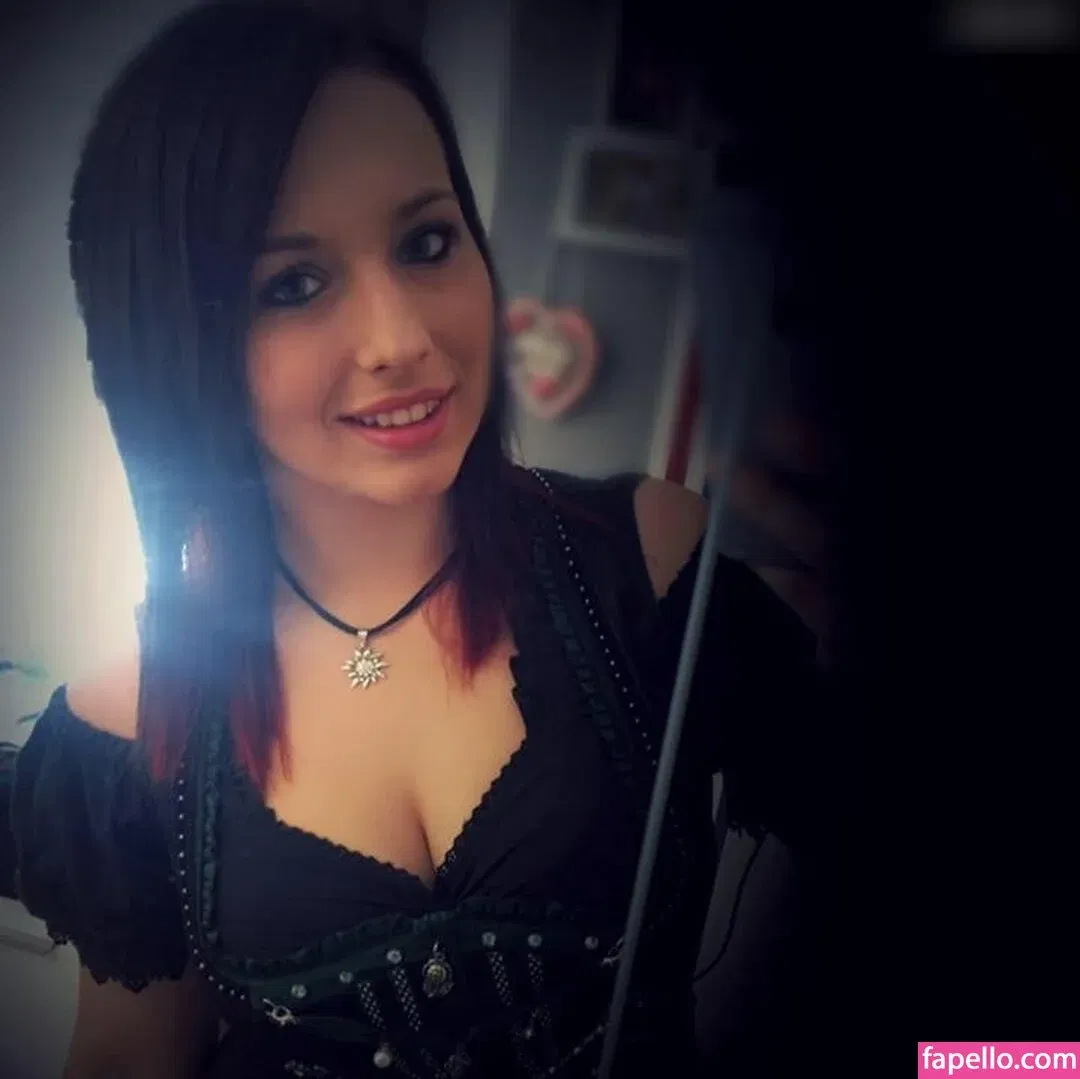 Alinas Landleben Onlyfans Photo Gallery 