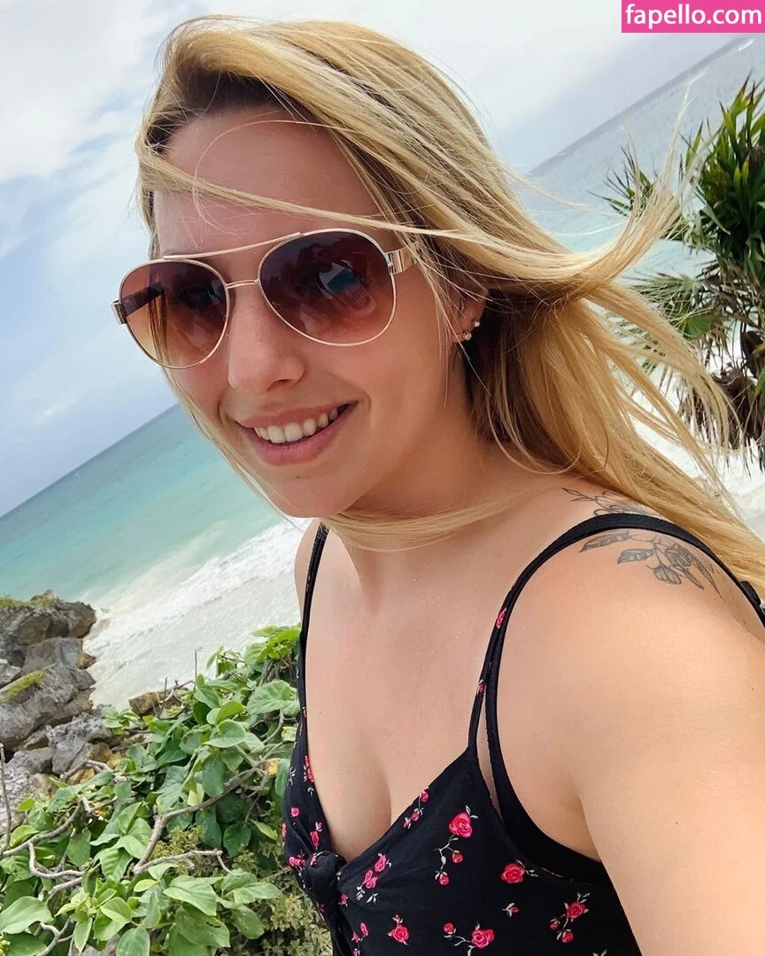 Alinas Landleben Onlyfans Photo Gallery 