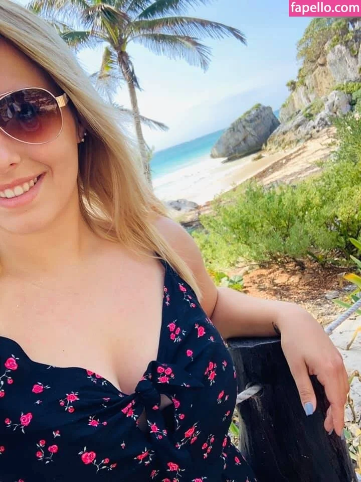 Alinas Landleben Onlyfans Photo Gallery 