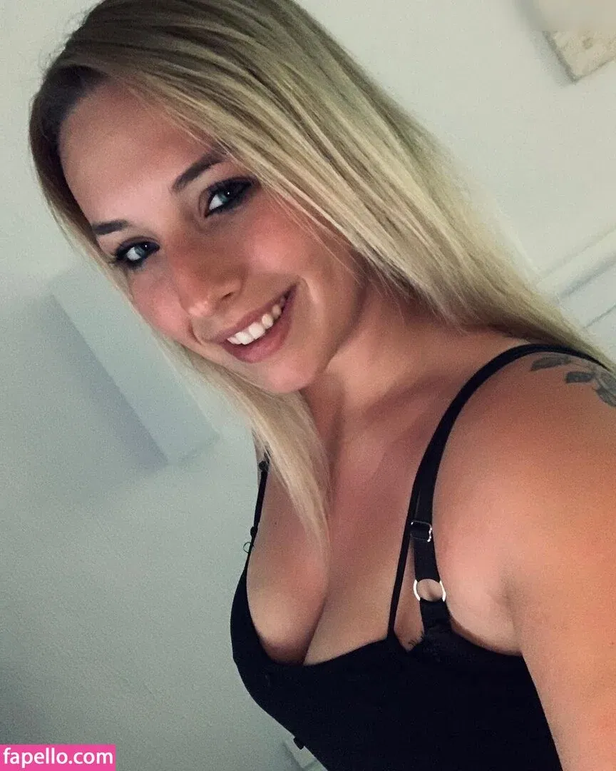 Alinas Landleben Onlyfans Photo Gallery 