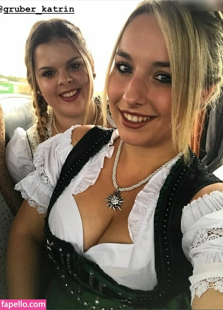 Alinas Landleben Onlyfans Photo Gallery 