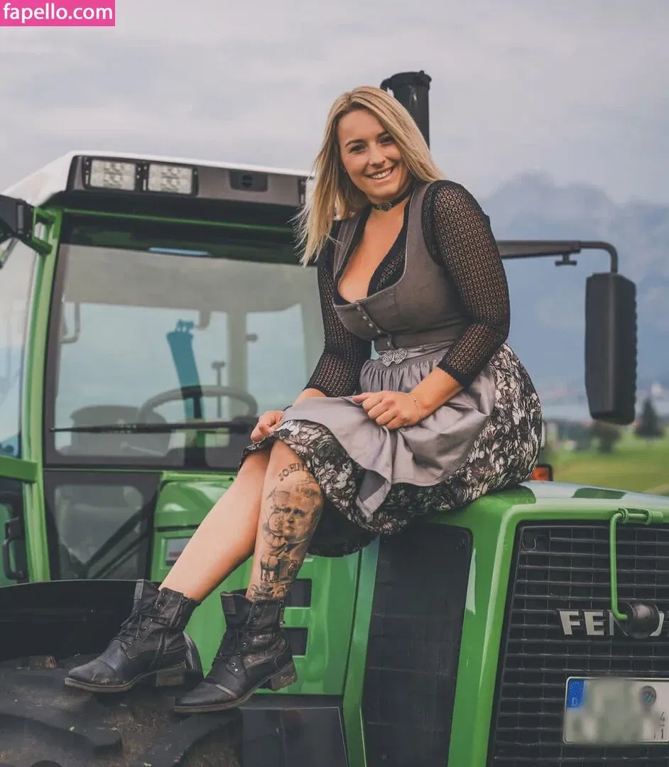 Alinas Landleben Onlyfans Photo Gallery 