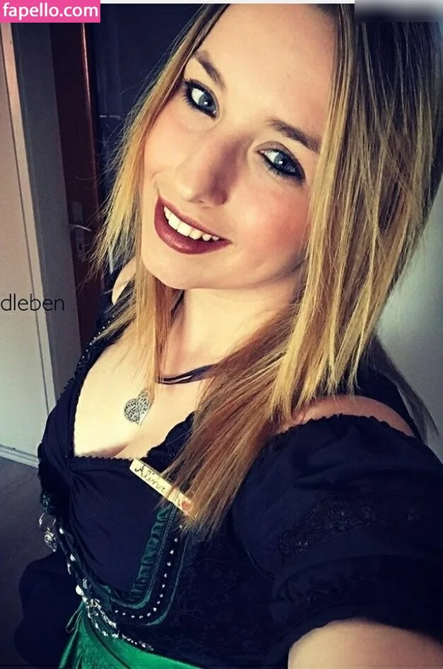 Alinas Landleben Onlyfans Photo Gallery 