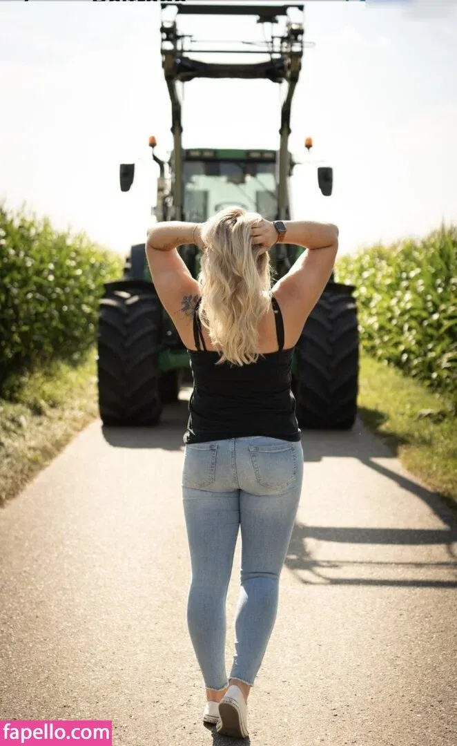 Alinas Landleben Onlyfans Photo Gallery 