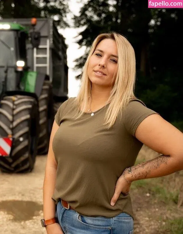 Alinas Landleben Onlyfans Photo Gallery 