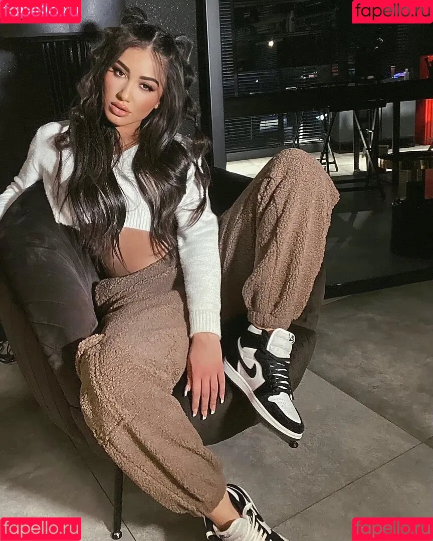 melinda ademi Onlyfans Photo Gallery 