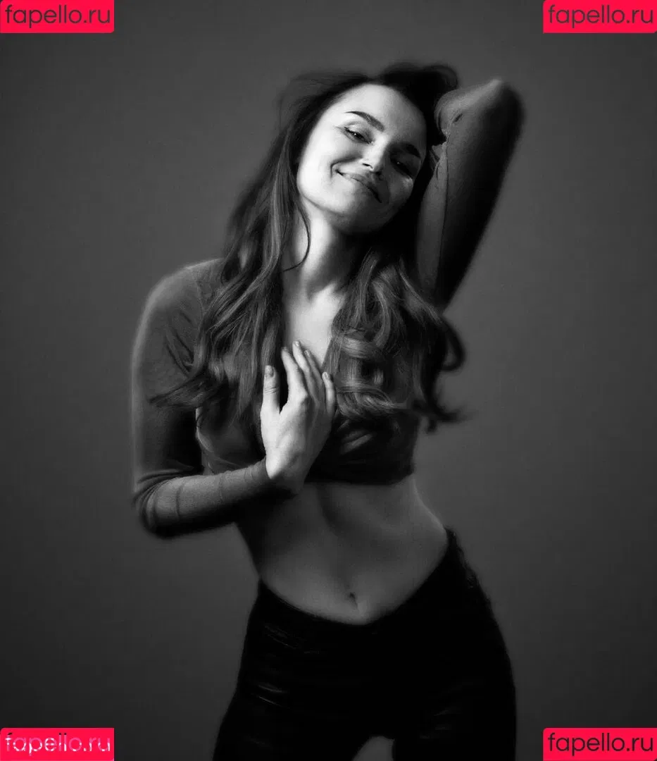 Samantha Barks Onlyfans Photo Gallery 
