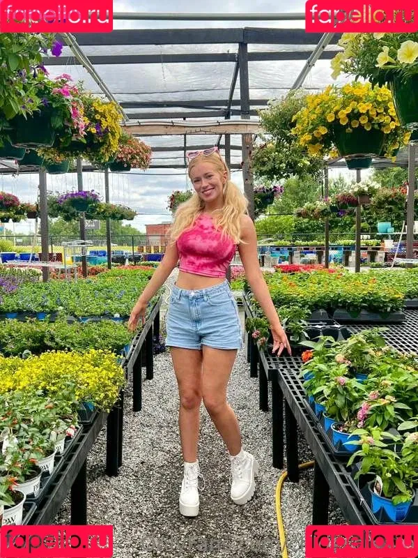 Chloe Cream Onlyfans Photo Gallery 