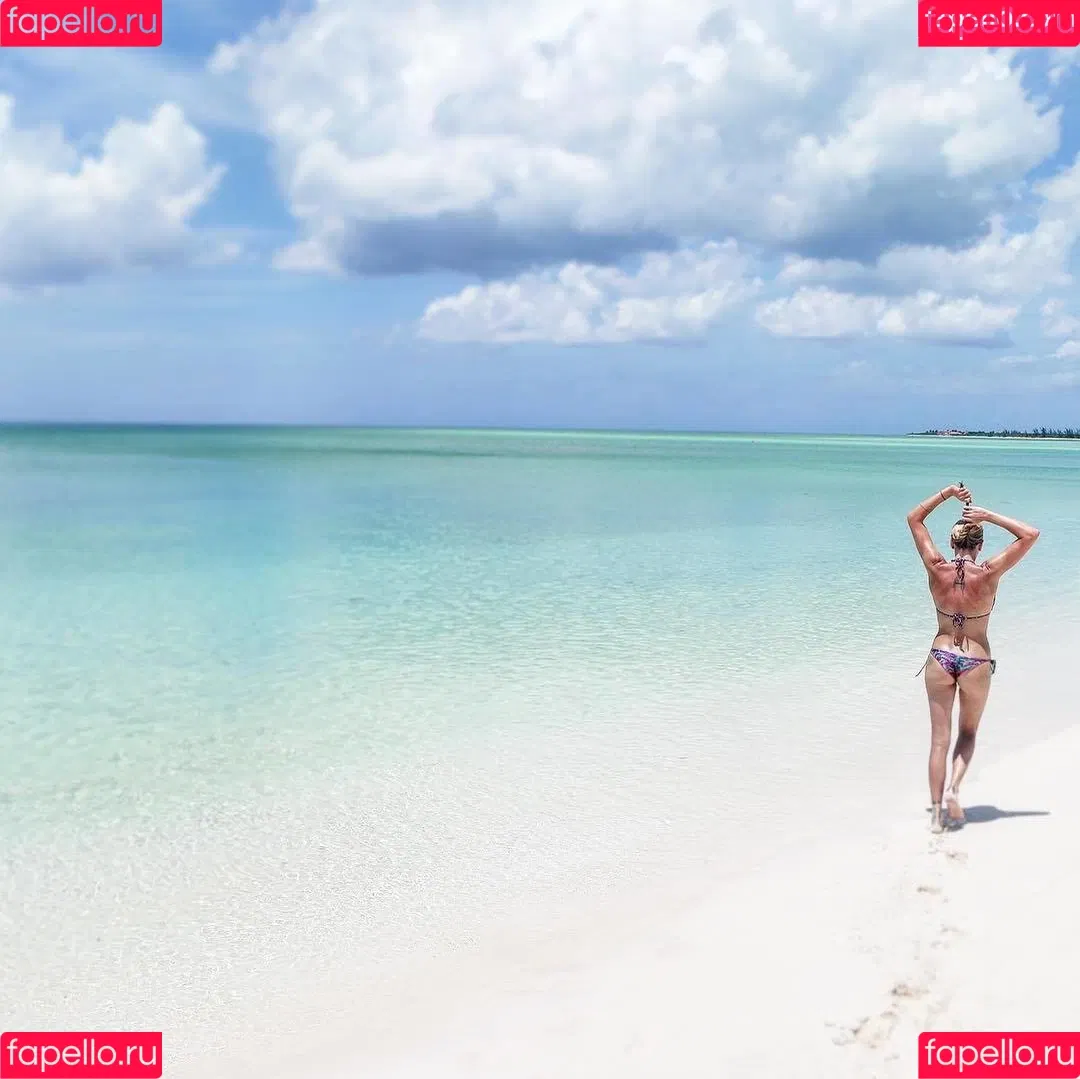 Katie Cassidy Onlyfans Photo Gallery 