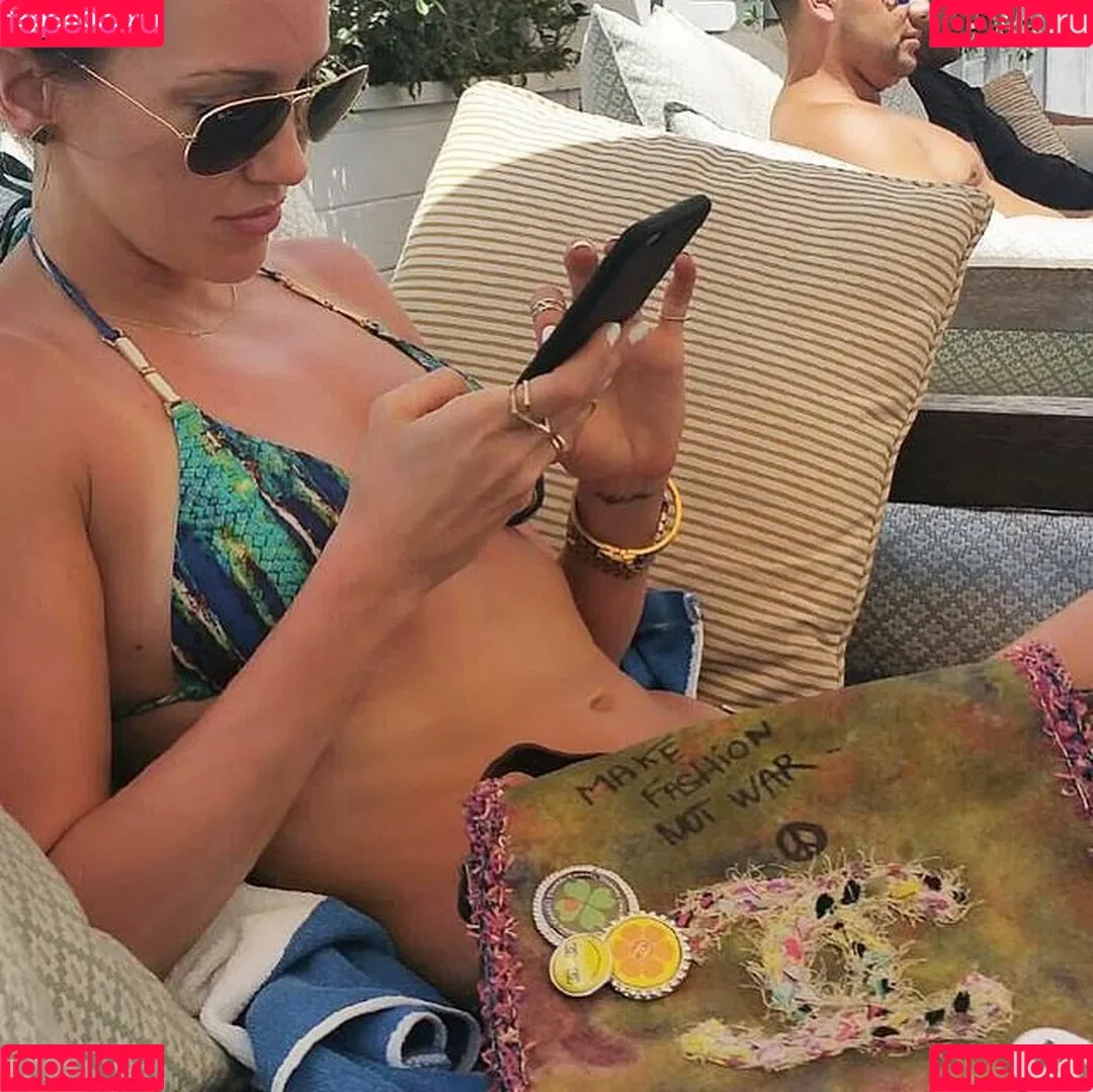 Katie Cassidy Onlyfans Photo Gallery 