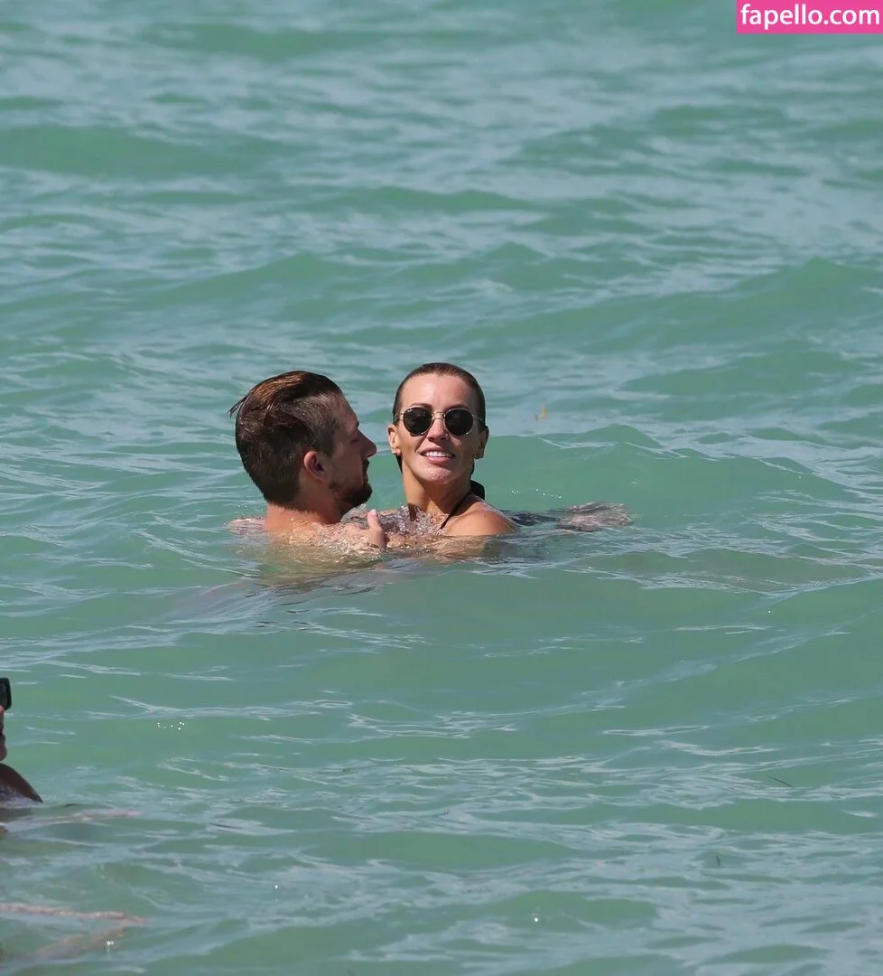 Katie Cassidy Onlyfans Photo Gallery 