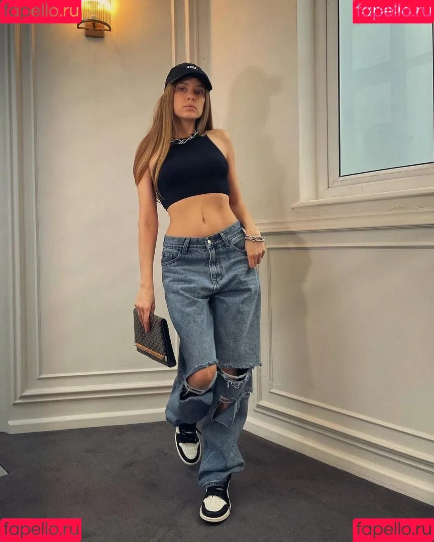 Xenia Tchoumitcheva Onlyfans Photo Gallery 