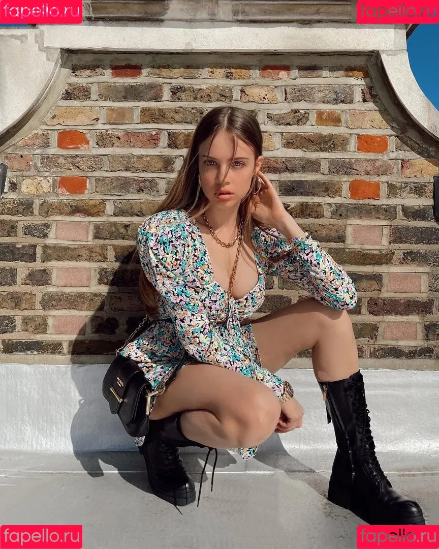 Xenia Tchoumitcheva Onlyfans Photo Gallery 