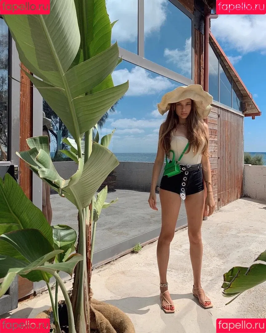 Xenia Tchoumitcheva Onlyfans Photo Gallery 