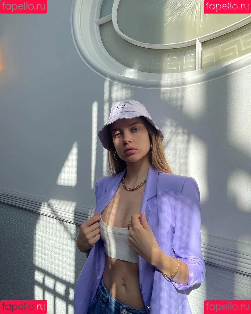 Xenia Tchoumitcheva Onlyfans Photo Gallery 