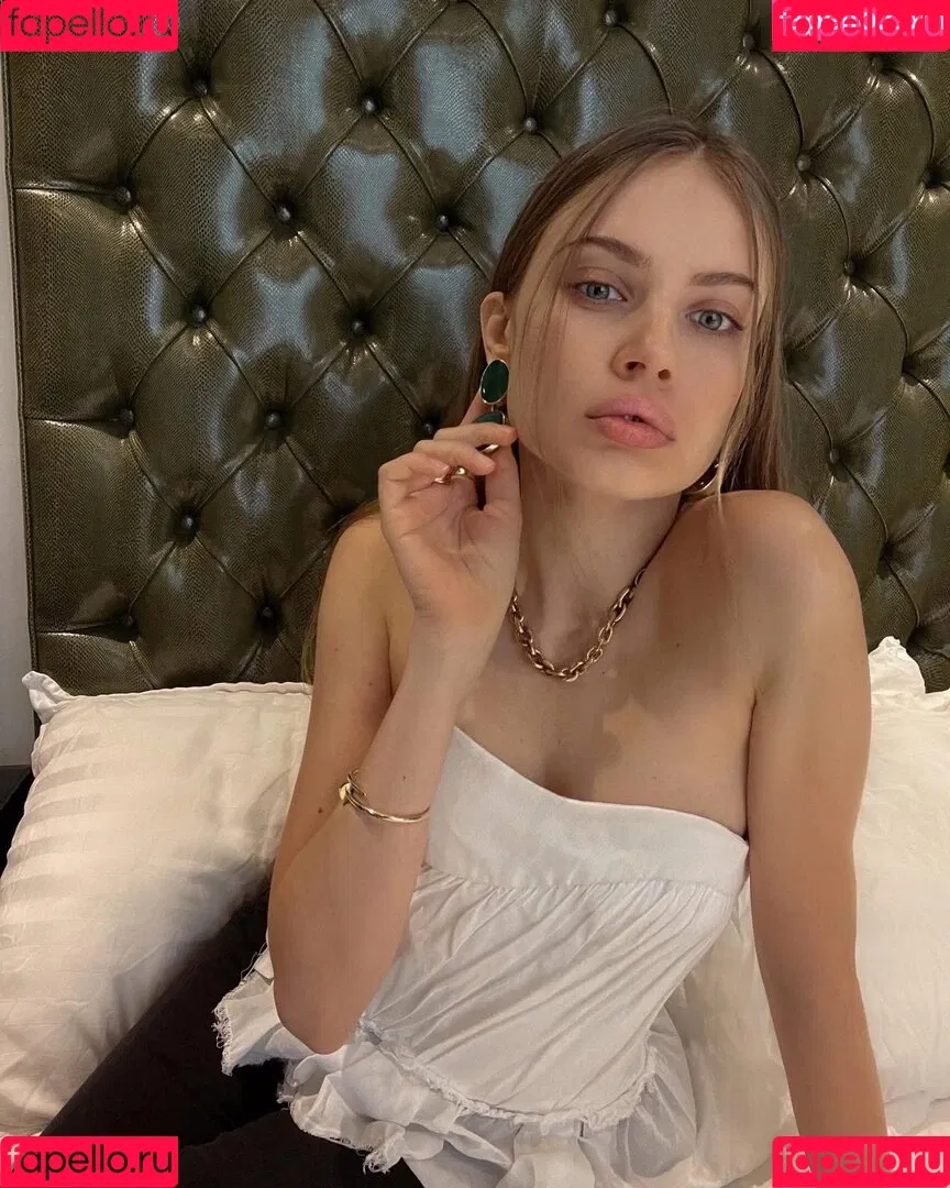 Xenia Tchoumitcheva Onlyfans Photo Gallery 