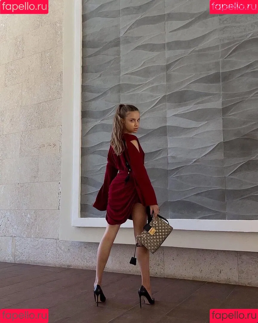 Xenia Tchoumitcheva Onlyfans Photo Gallery 